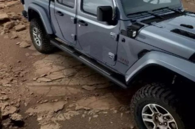 Mopar black tubular side steps, Gladiator JT